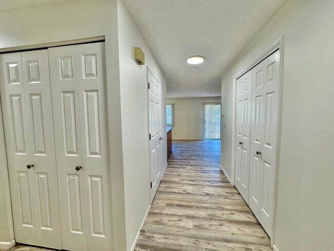 Foto del edificio - Salmon Creek Condo with Swim, hot tub and ...