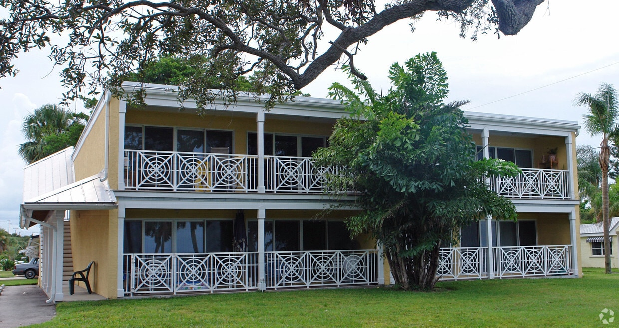 1521 NE Indian River Dr, Jensen Beach, FL 34957 Apartments in Jensen