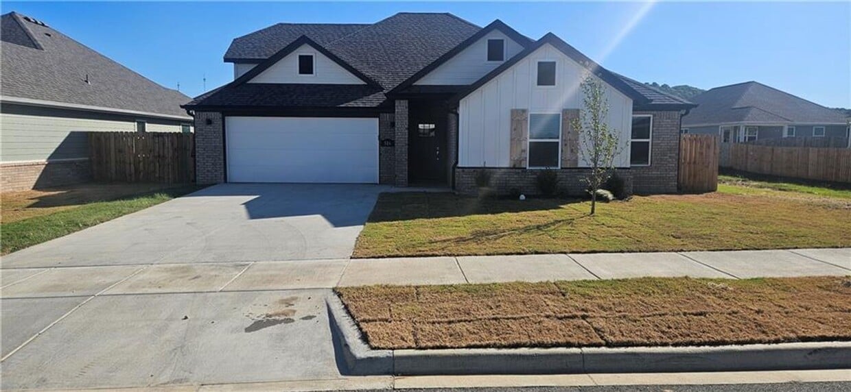 Primary Photo - Nice New Construction Home in W Fayetteville