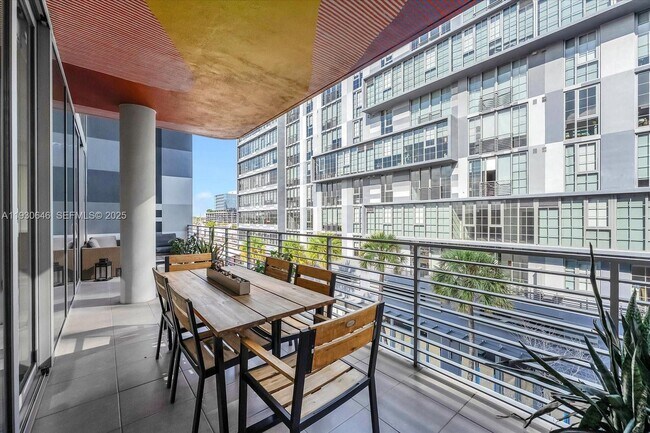 Foto del edificio - 250 NW 24th St