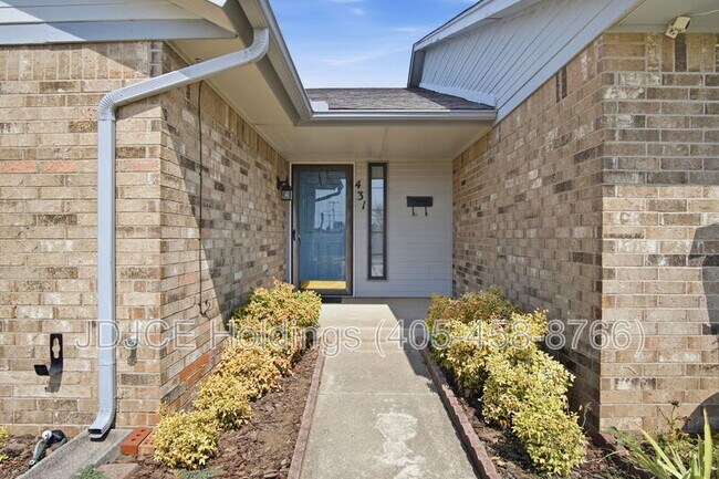 Building Photo - 431 W Curtis Dr