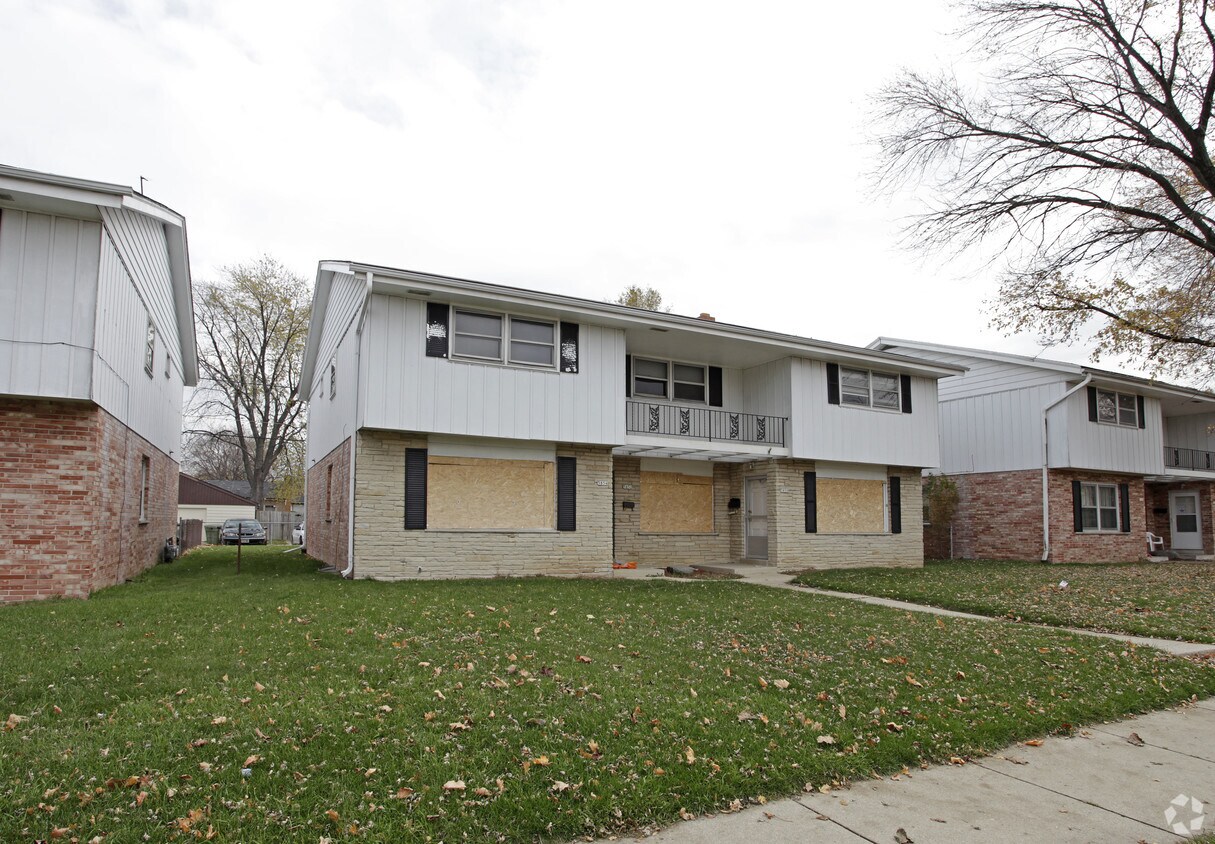 Building Photo - 5850-5862 N 76th St
