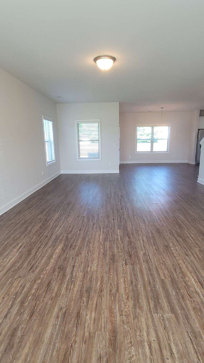 Foto del edificio - "Spacious 4-Bedroom Retreat with Modern Gr...