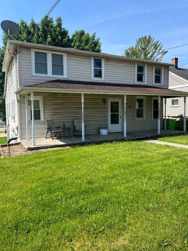 Building Photo - 703 Union St