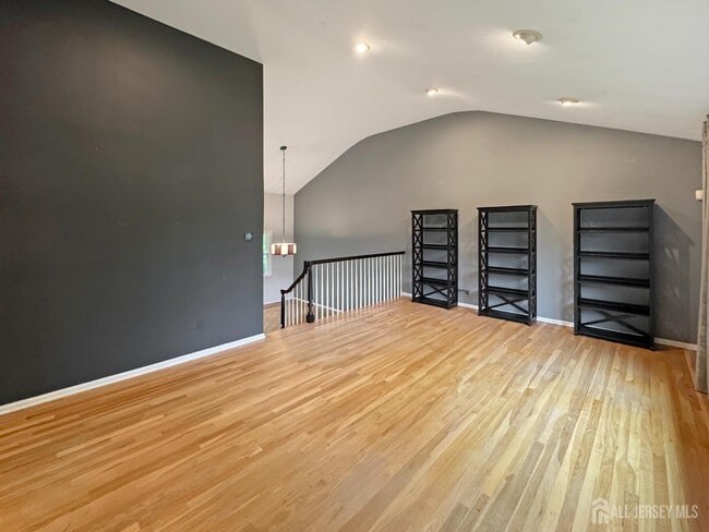 Building Photo - 10 St Georges Rd