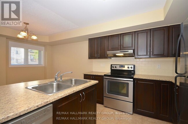 Building Photo - 205 Bluestone Private