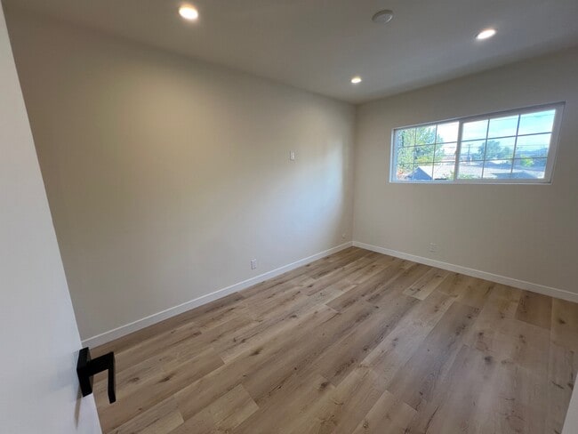 Building Photo - 2513 Hermosa Ave