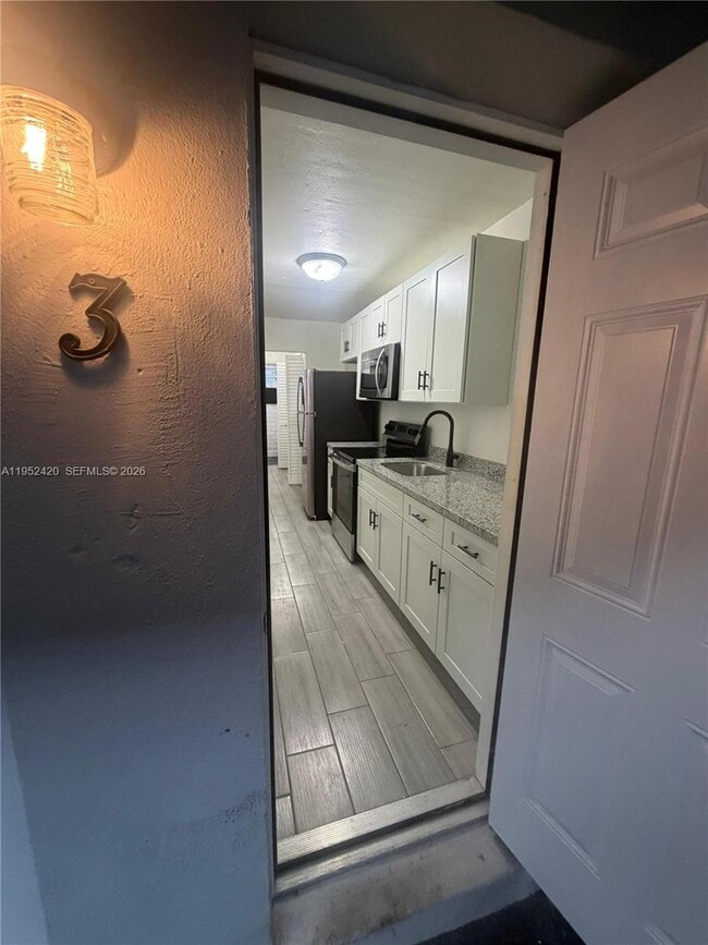 Building Photo - 1317 NW 2nd Ave