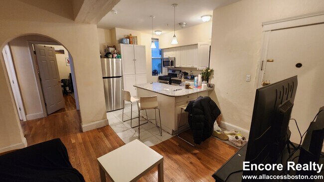 Building Photo - 2001 Commonwealth Ave