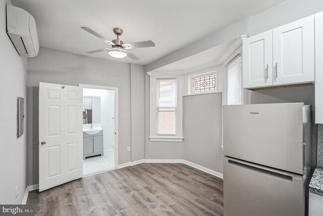 Building Photo - 524 S 46th St