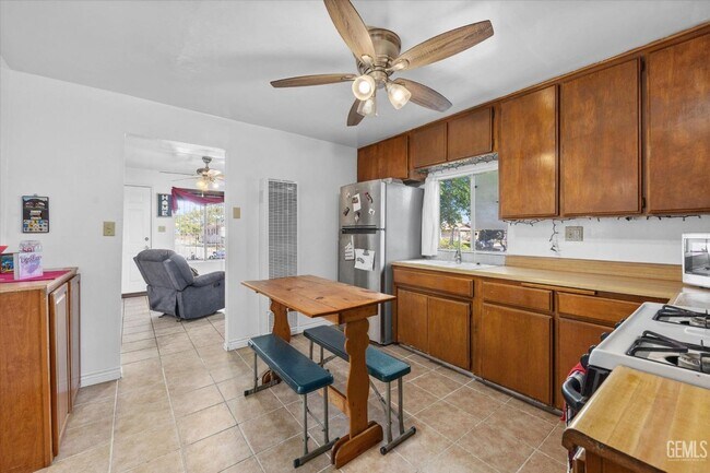 Foto del edificio - Charming Home w/2 Baths!