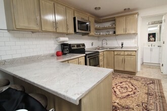 Building Photo - 900 Winter Dr