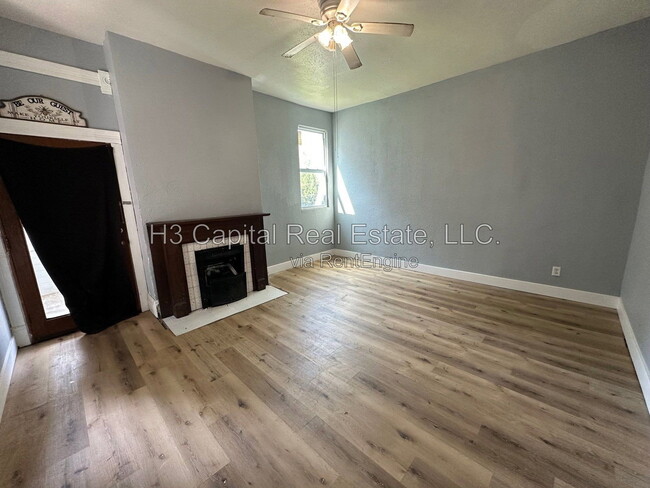 Building Photo - 821 Alby St