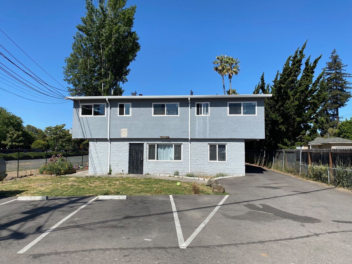 Primary Photo - 25873 Huntwood Avenue Unit #7 (LO)