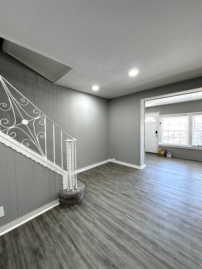 Photo - 2620 Sylmar St House