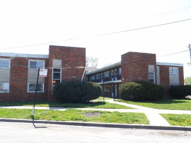 Foto del edificio - 7806-7812 S Troy