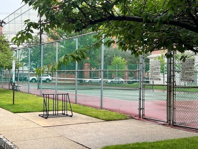 Foto del edificio - 9 Seton Hall Dr