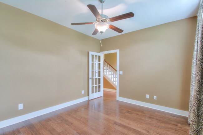 Building Photo - 503 Vintage Green Ln