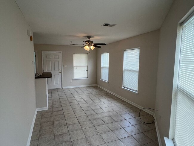 Building Photo - 1-Bedroom, 1-Bath Condo