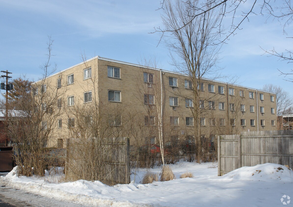 Foto del edificio - Collegiate Arms Apartments