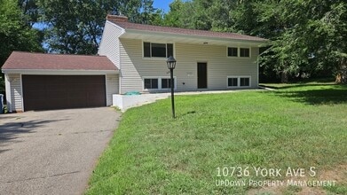 Building Photo - 10736 York Ave S
