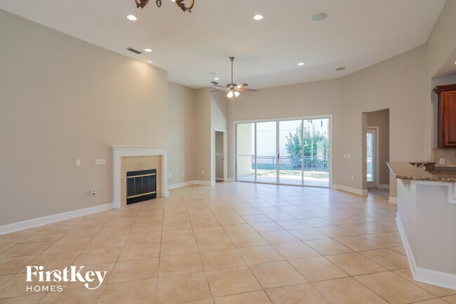 Foto del edificio - 2453 Tall Cedars Rd