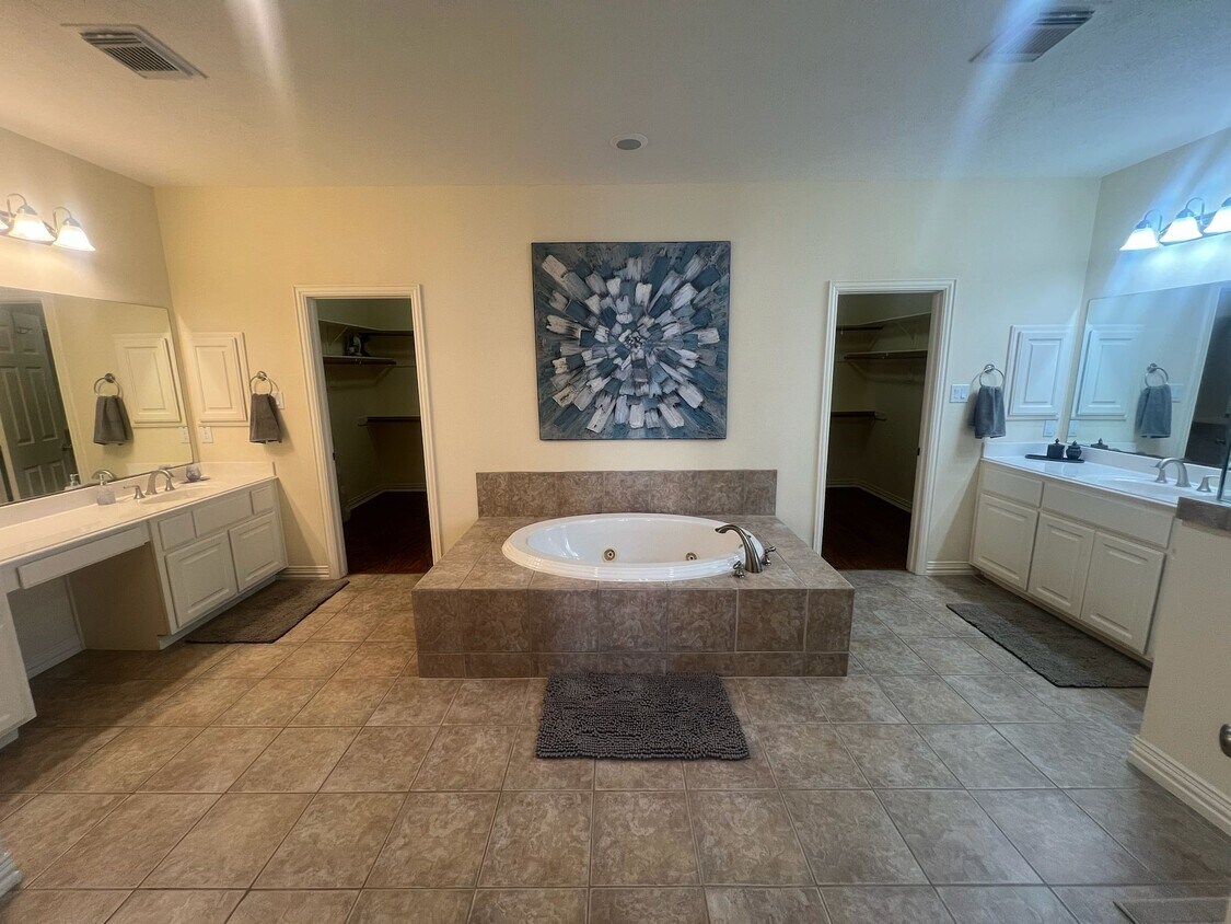Building Photo - 7143 Laguna Villas