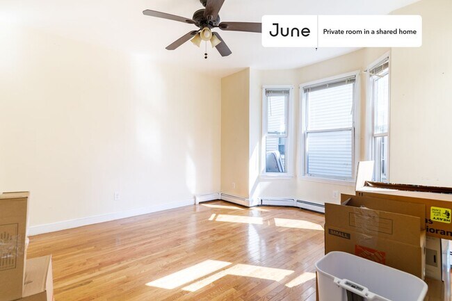 Foto del edificio - Private bedroom in 2 bed/1 bath Home