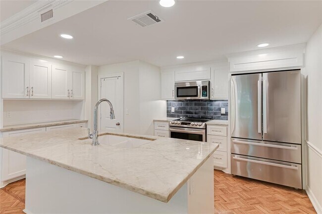 Building Photo - 2906 Glenview Ave
