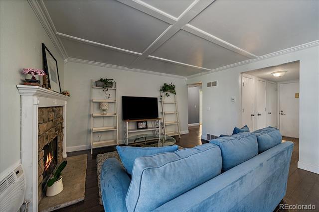 Foto del edificio - 4896 S Dudley St