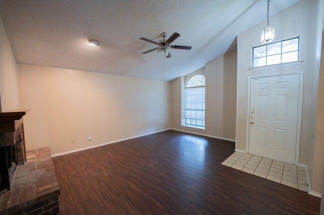Foto del edificio - Cedar Hill Home in a great Neighborhood!