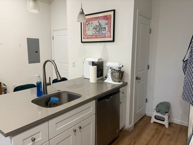 Photo - 737 S 4th St Apartment