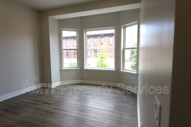 Foto del edificio - 4000 W Girard Ave