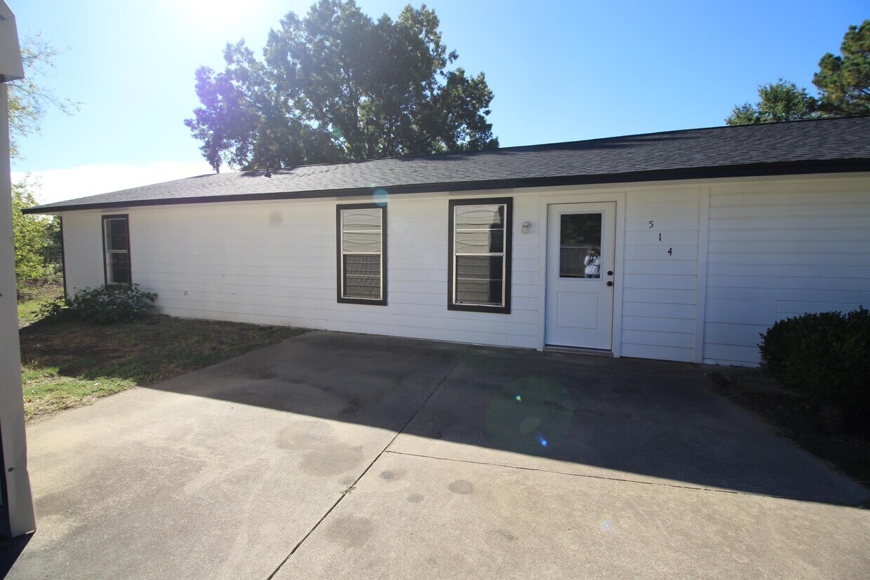 Foto principal - 510 Bradburn Rd