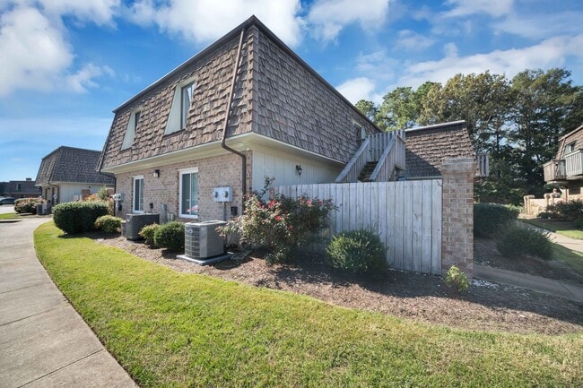 Building Photo - 1635 Ocean Bay Dr