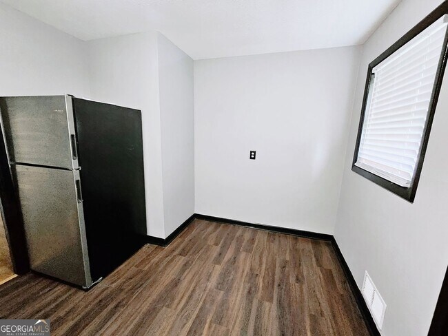 Foto del edificio - 2877 Whispering Hills Dr