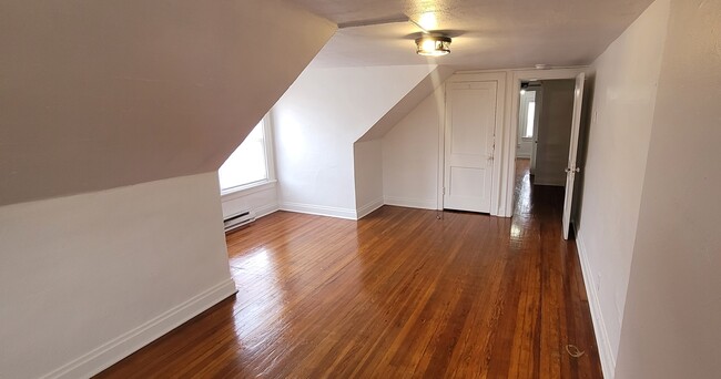 Living Rm space - 2212 Indianola Ave