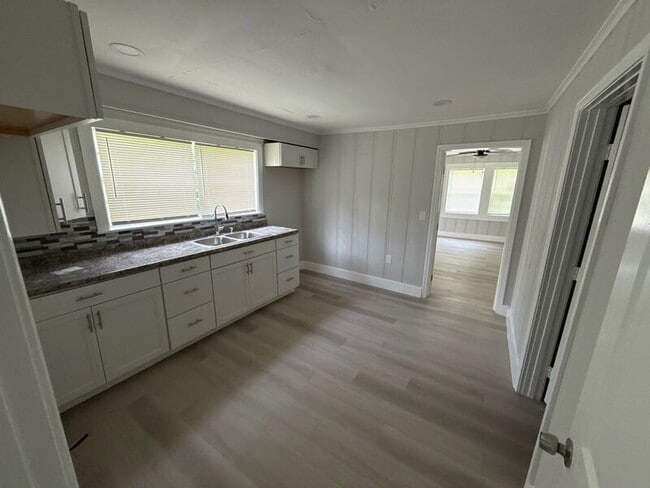 Building Photo - 2317 Belvedere Dr