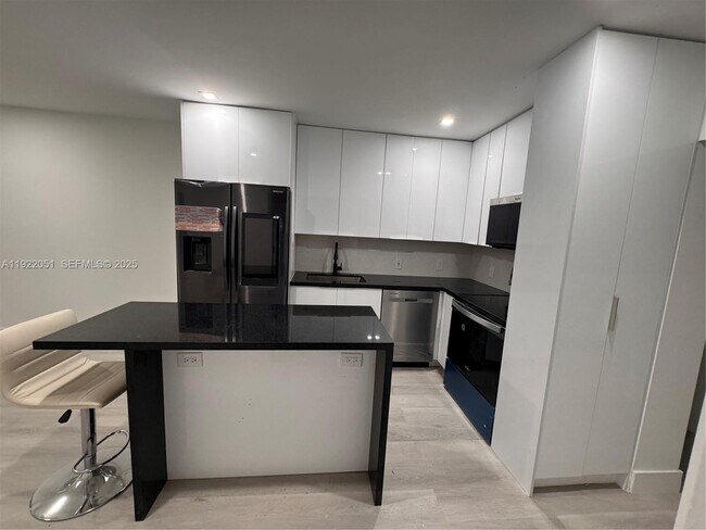 Foto del edificio - 2353 SW 11th Terrace