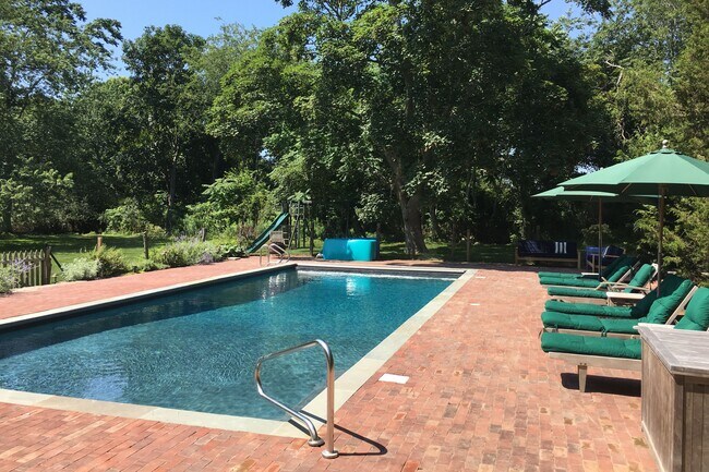 Foto del edificio - 246 Scuttle Hole Rd