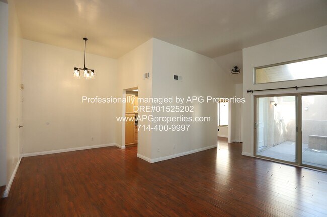 Building Photo - 2 Bed + 2 bath split level Condo with a 2 ...