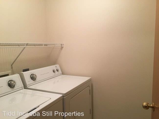 Building Photo - 1525 Maple St