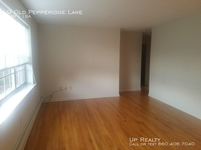Building Photo - 9 Old Pepperidge Ln