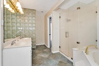 Building Photo - 50 April Point Dr S