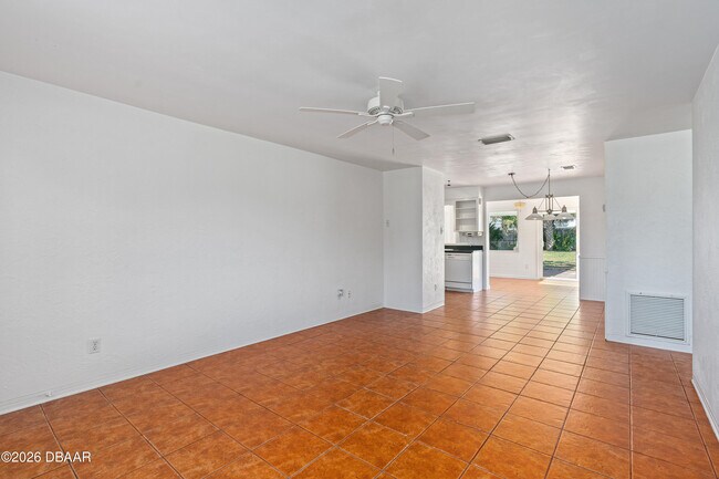 Foto del edificio - 152 Longwood Dr