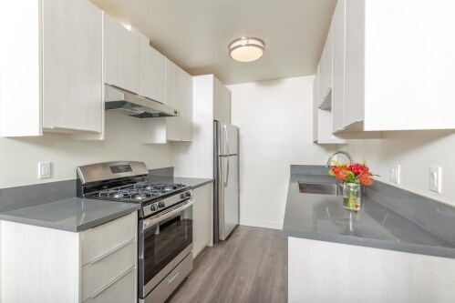 Foto del edificio - 1330 N Martel Ave