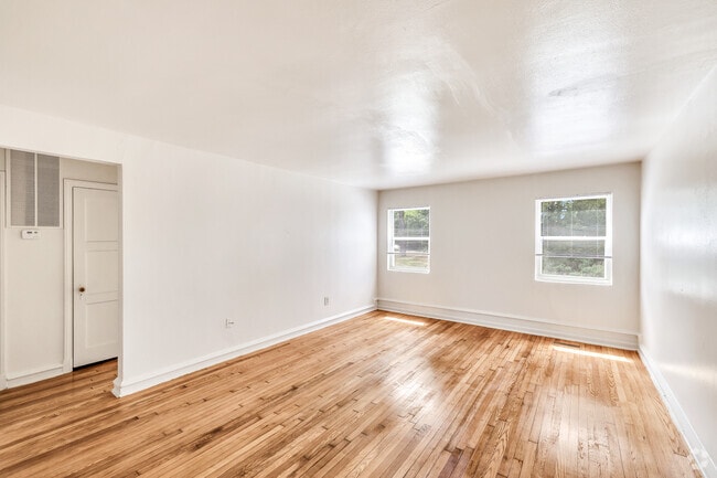 Layfette / Dogwood - 2BR, 1BA - 875SF - Living Room - Riverpoint