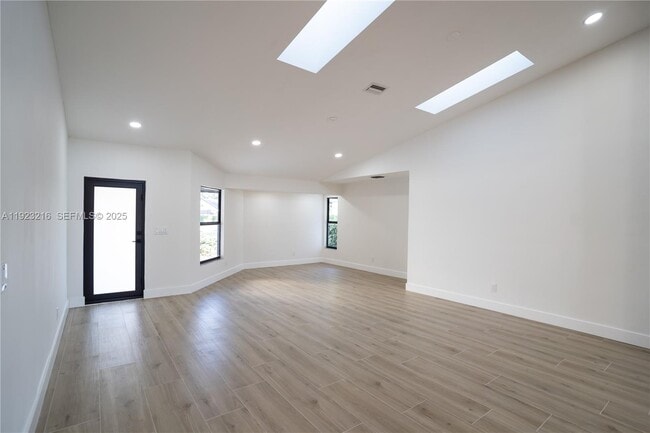 Foto del edificio - 16701 Bobcat Dr