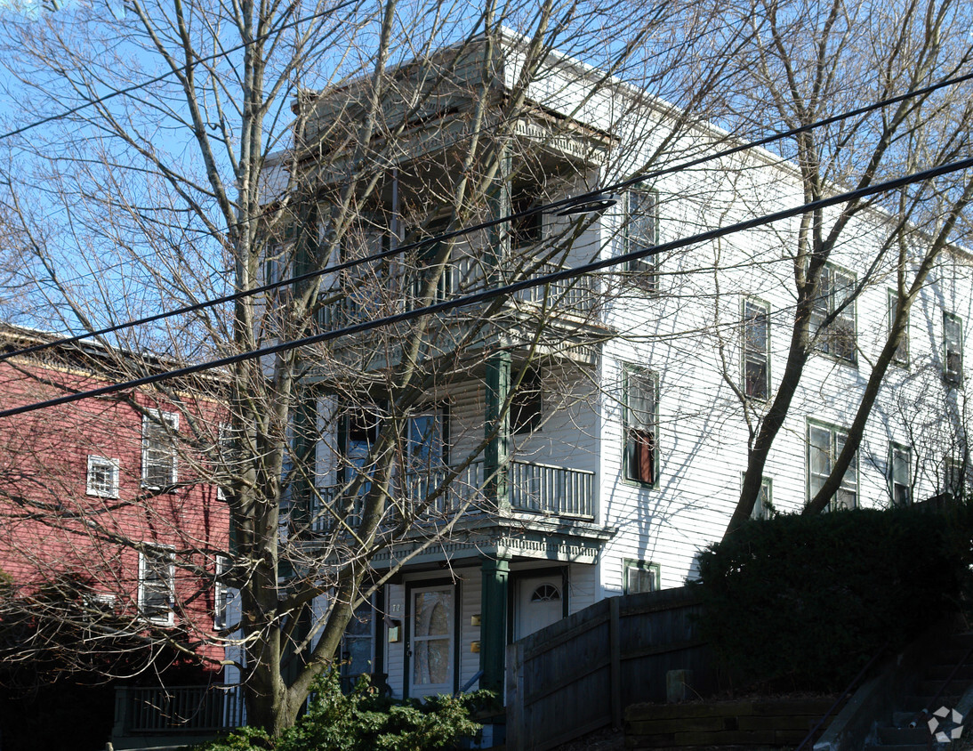Building Photo - 72 Broadway