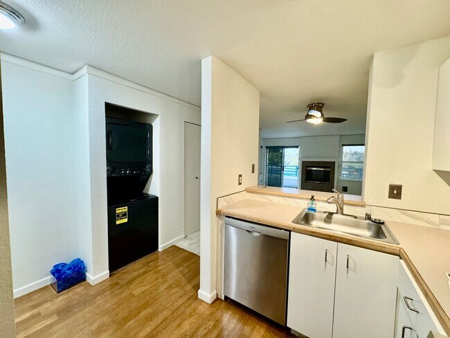 Foto del edificio - Half-off first month's rent!!! Charming One-Bedroom in Queen Anne!!!!